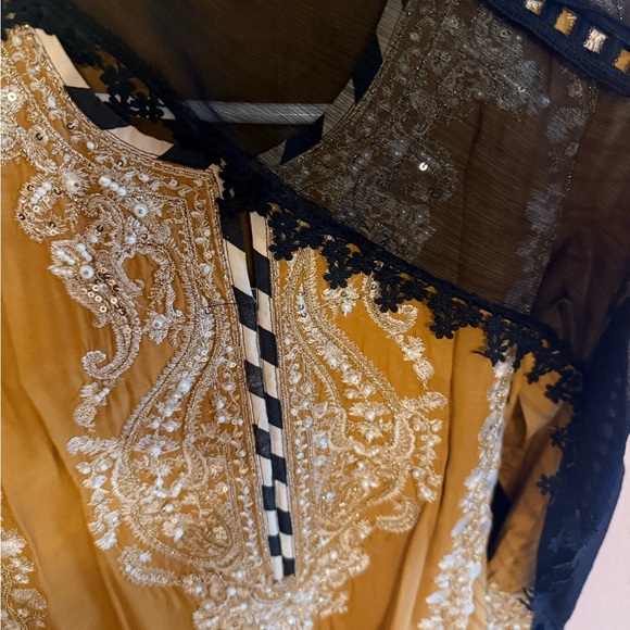 Chic Mustard and Black Embroidered Kurta - Picture 4 of 6